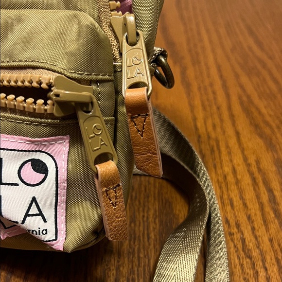 LIKE NEW Lola California Olive Green backpack/belt bag/crossbody/ sling bag. - Picture 12 of 13